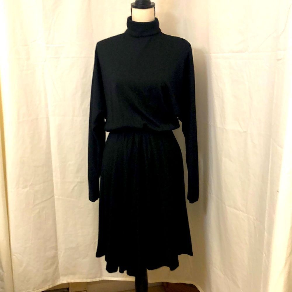 Vintage Lloyd Williams womens wool dress. Back zipper. Elastic waist.